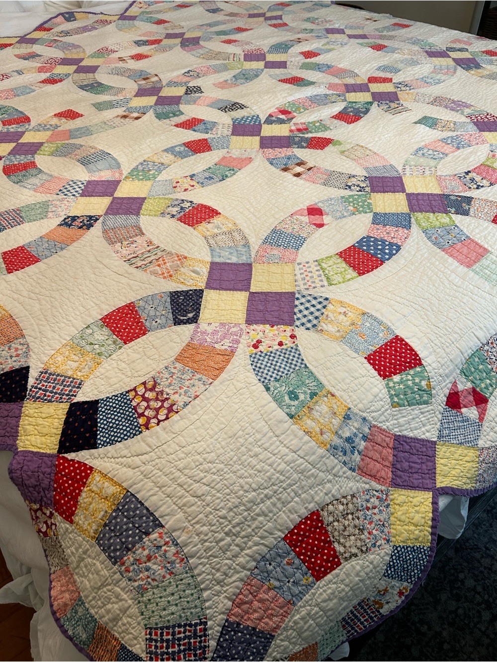 Vintage Double Wedding Ring Quilt - Cream Background with Multicolor Rings - Picture 2 of 16